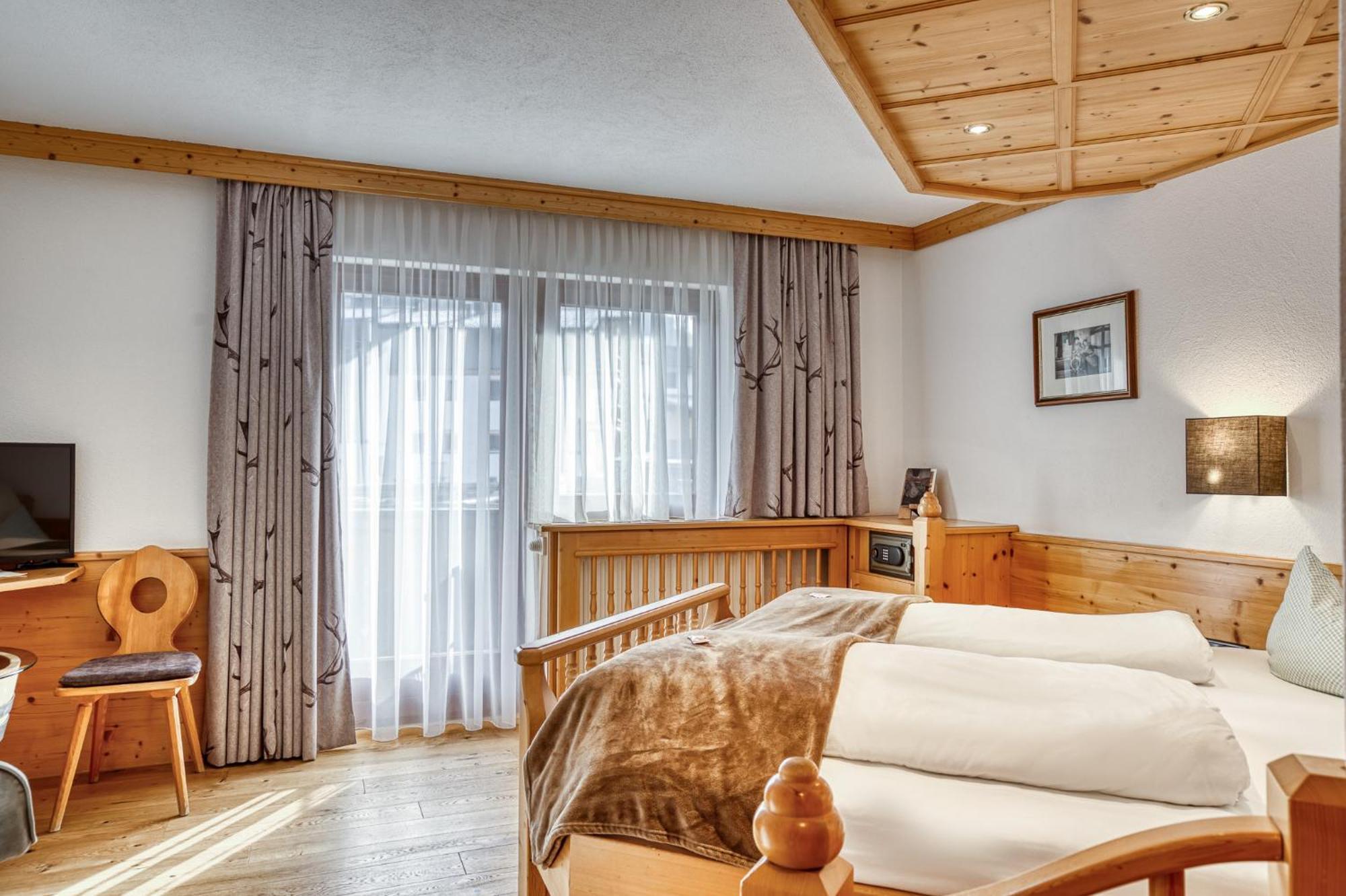 Hotel Alpenstolz Mieders Rom bilde