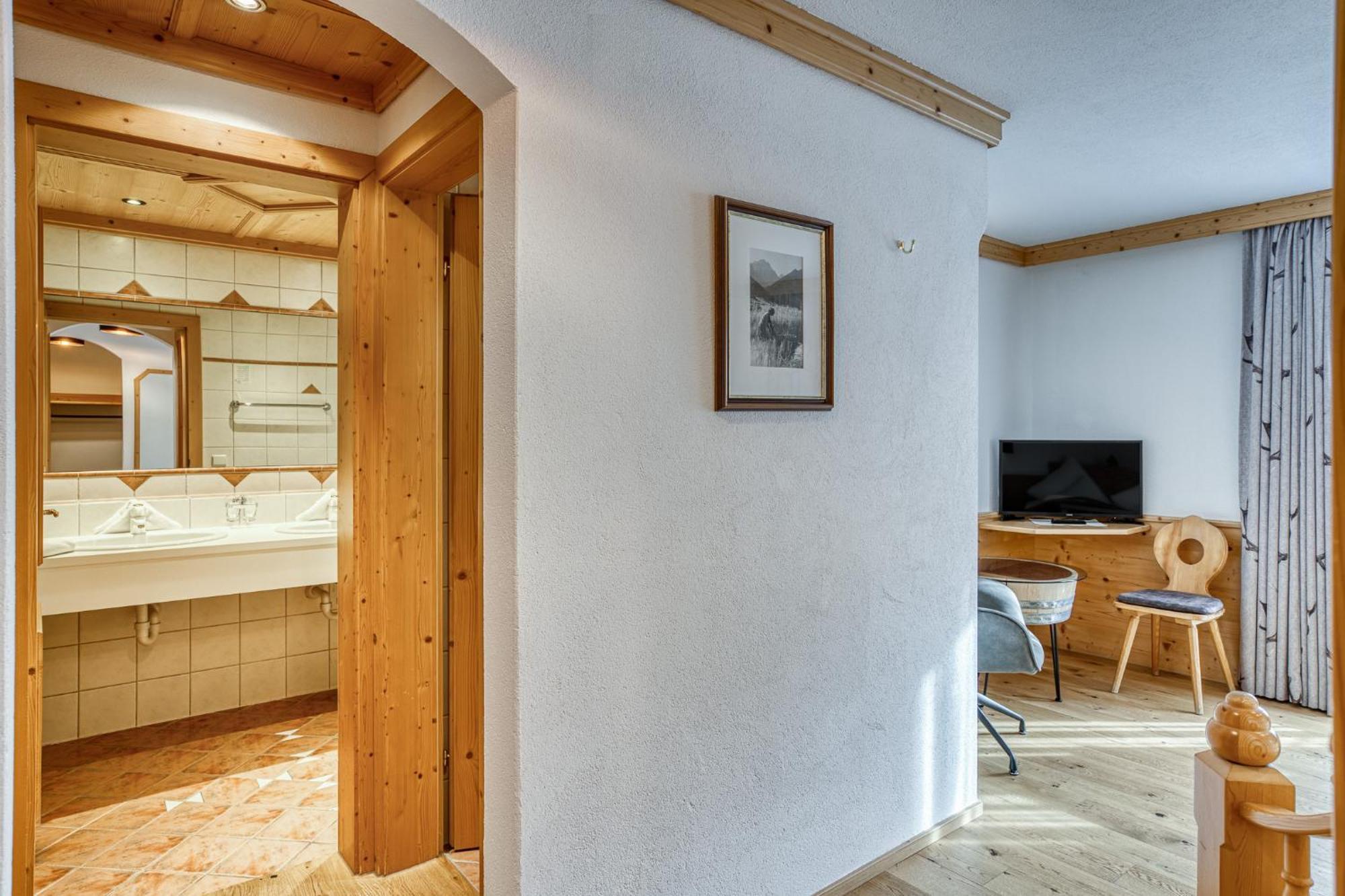 Hotel Alpenstolz Mieders Rom bilde